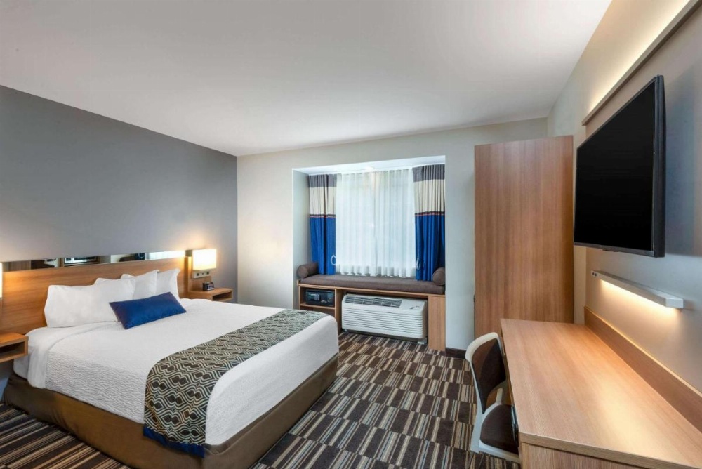 Queen Room - Mobility Access/Non-Smoking